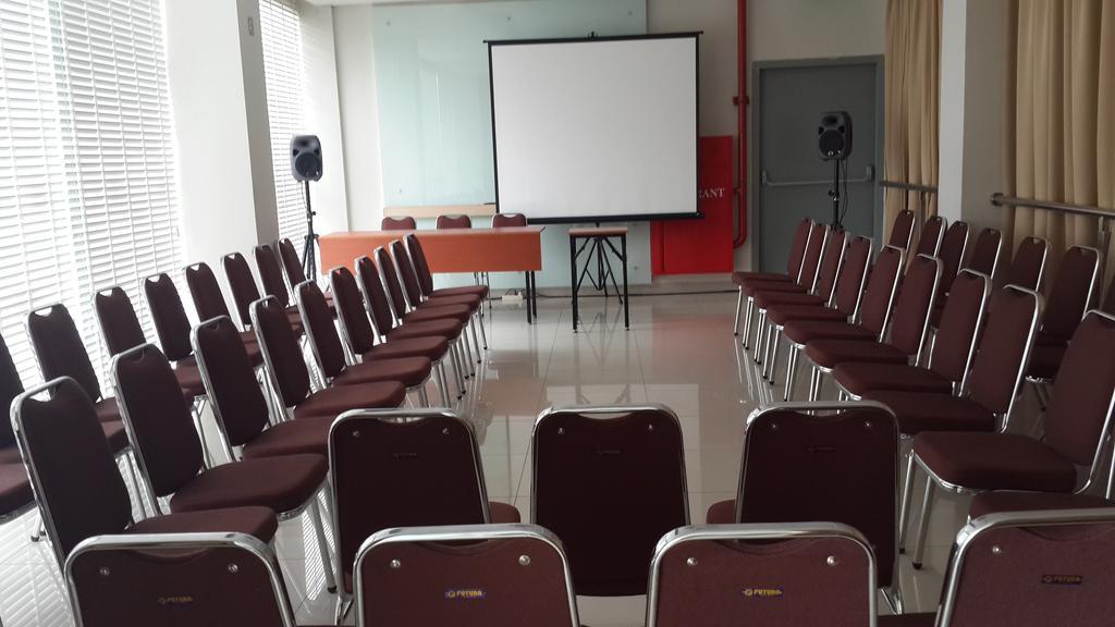 Amaris Hotel Bekasi Barat Zewnętrze zdjęcie