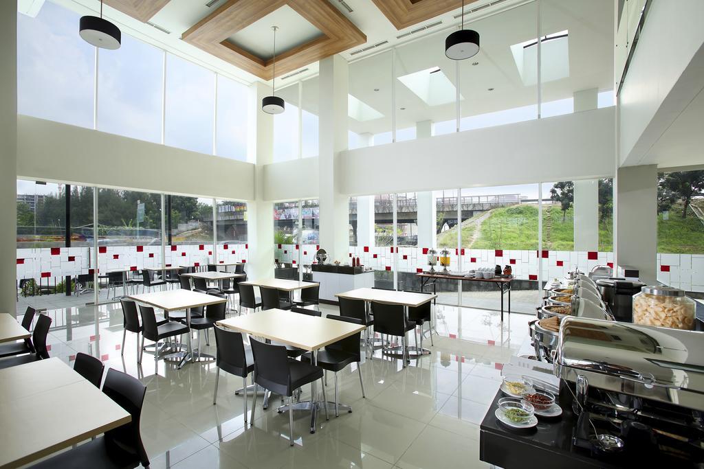 Amaris Hotel Bekasi Barat Zewnętrze zdjęcie